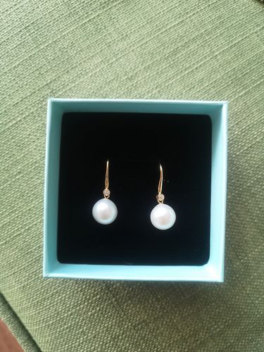Customer photo review of Single Drop Pearl Earrings