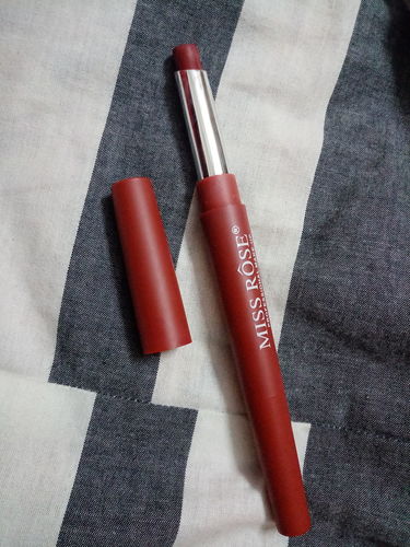 Customer photo review of MISS ROSE Lipsticks Plus Liner