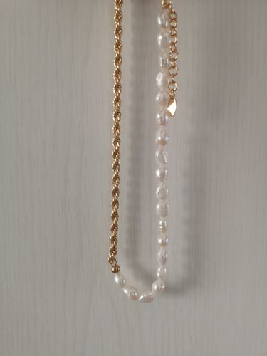 Customer photo review of Twisted Chain Freshwater Pearl Necklace