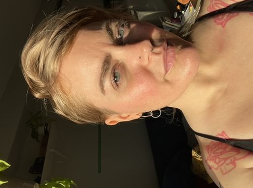 Customer photo review of Gradual Face Tan
