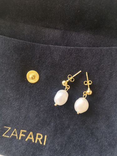 Customer photo review of Simple fresh water baroque pearl stud gold vermeil earring
