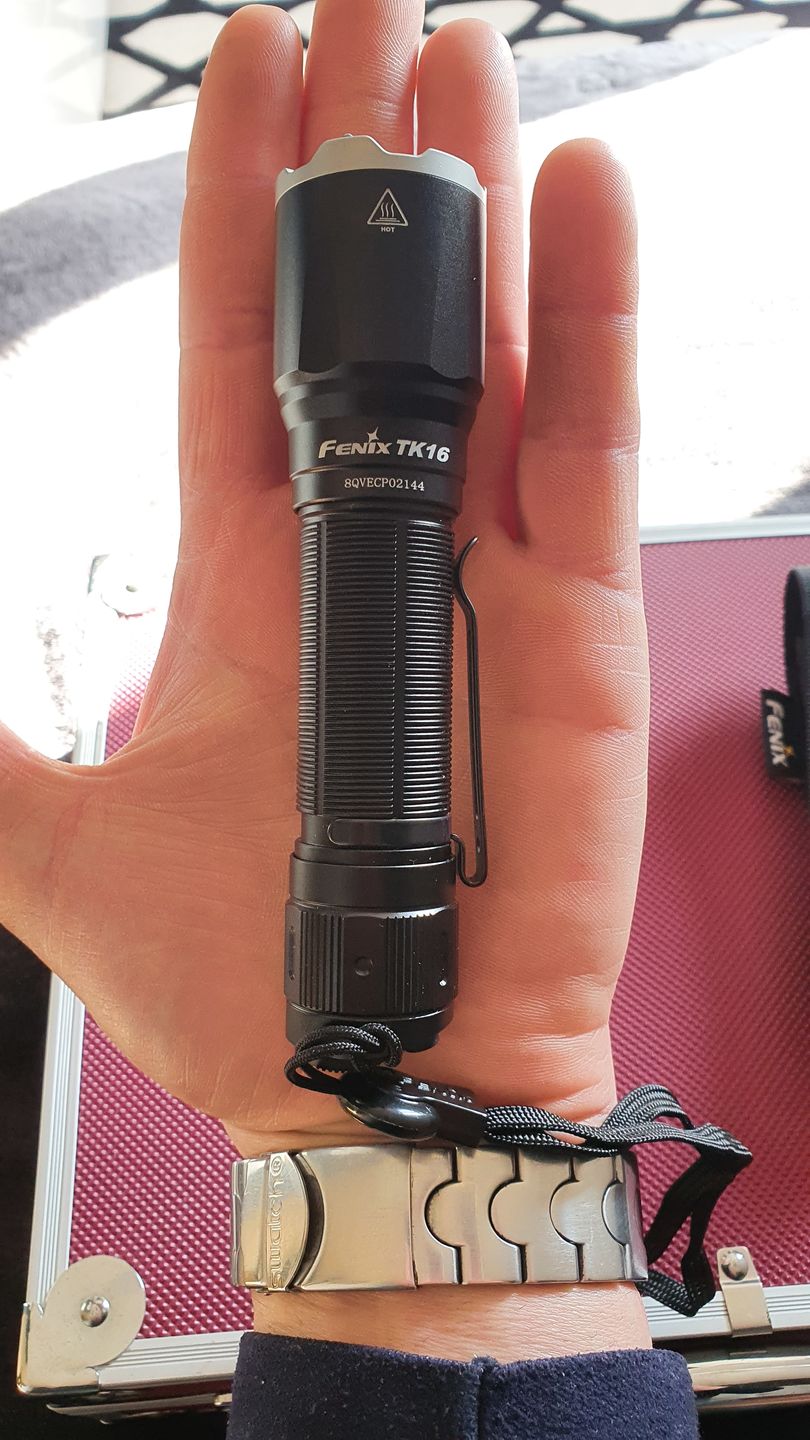 Customer photo review of Fenix TK16 V2.0 - 3100 Lumens - double commutateur arrière - pack complet