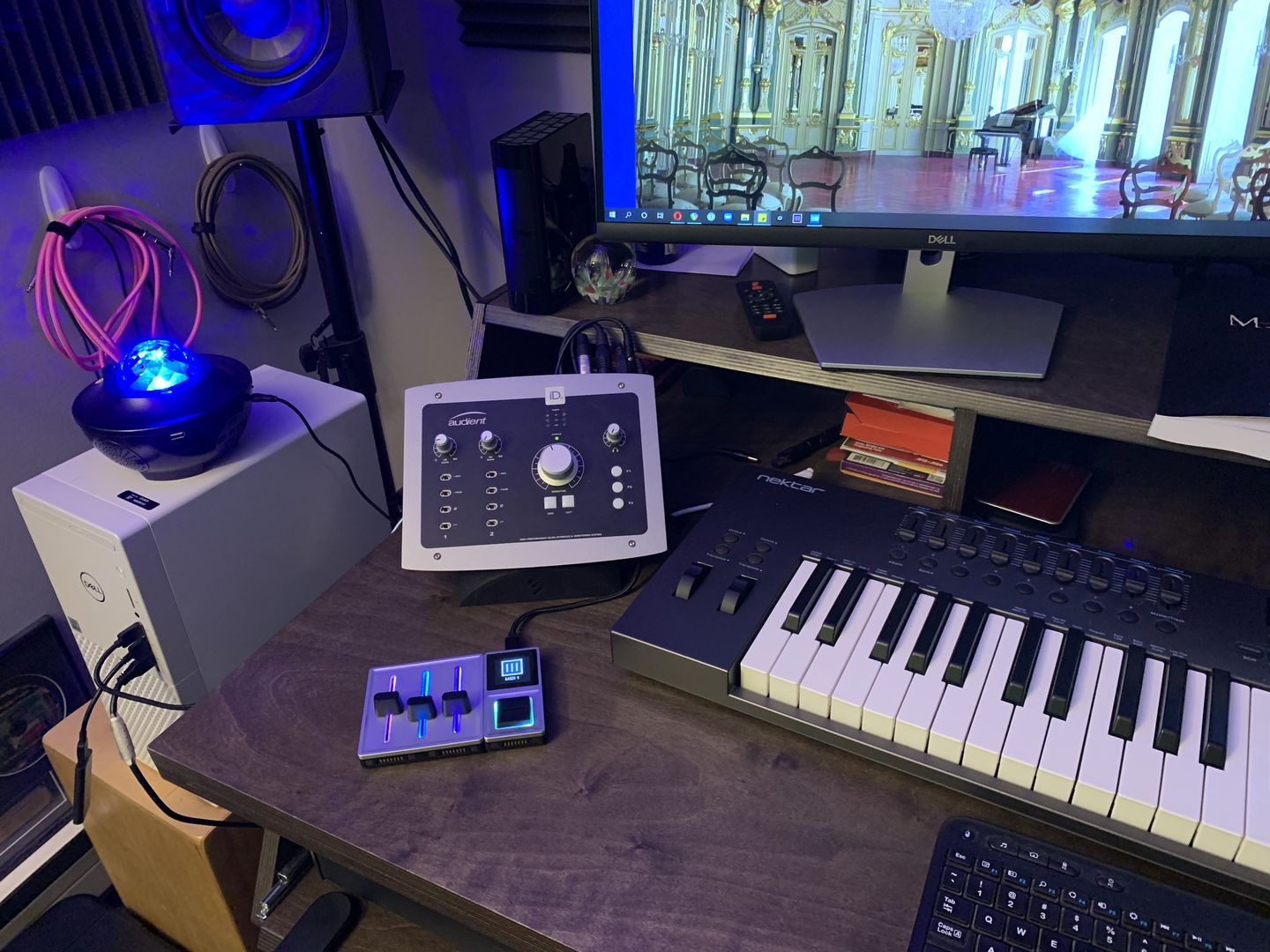 Customer photo review of Pedal Stand | Audio Interface Foam Desk Angle Riser
