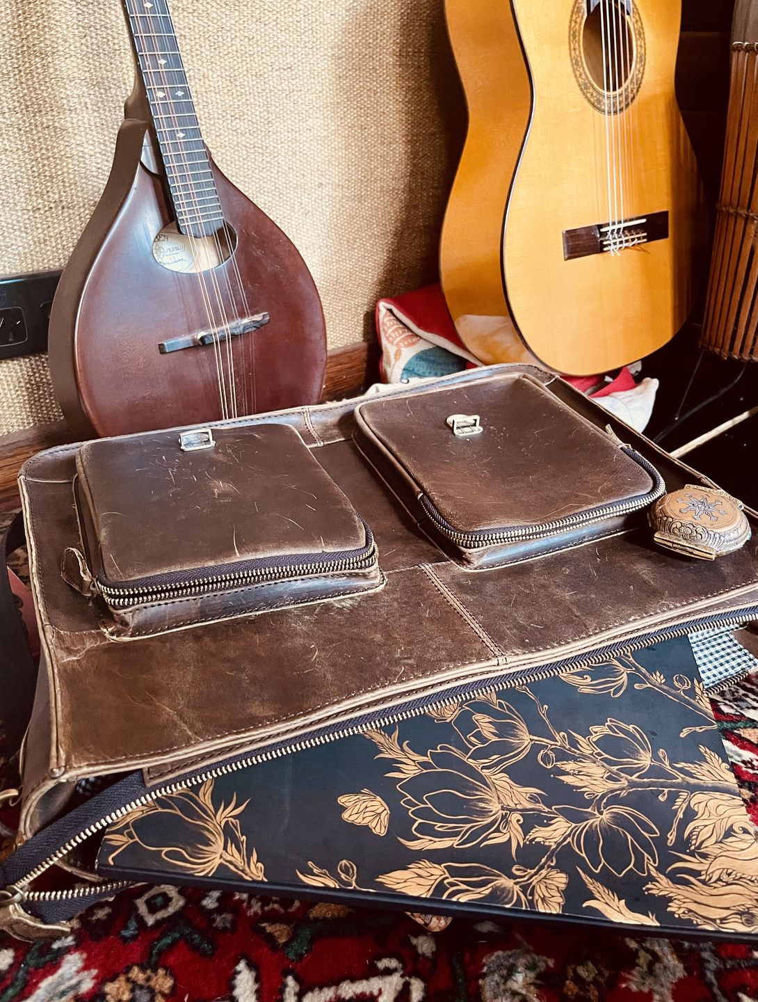Customer photo review of Retro Buffalo Hunter Leather Laptop Messenger Bag