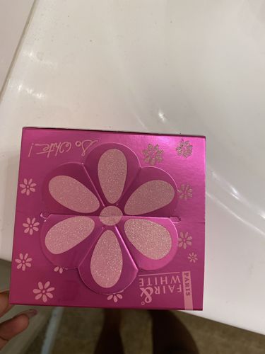 Customer photo review of Fair and white So White Exfoliating Soap 200 grams / 7 oz