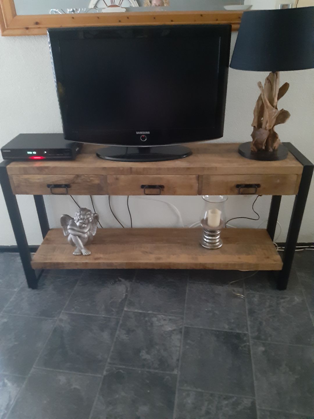 Customer photo review of Sidetable / Dressoir met lades Industrieel Design | Mangohout en Staal | 150x35x76cm