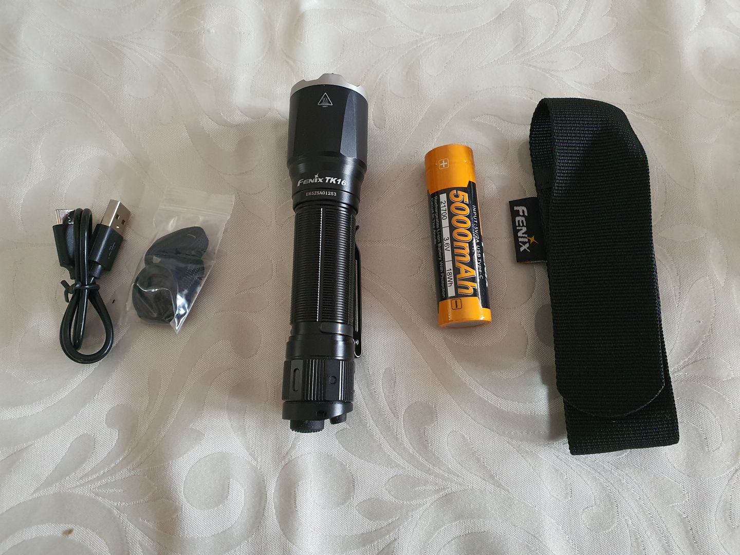 Customer photo review of Fenix TK16 V2.0 - 3100 Lumens - double commutateur arrière - pack complet