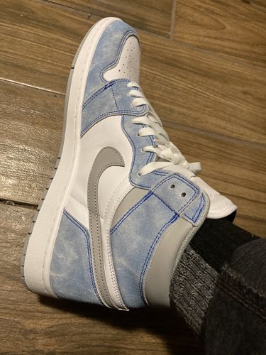 Customer photo review of Air Jordan 1 Retro High OG 'Hyper Royal Pre Order