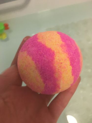 Customer photo review of Snow Fairie Bath Bomb