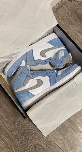 Customer photo review of Air Jordan 1 Retro High OG 'Hyper Royal