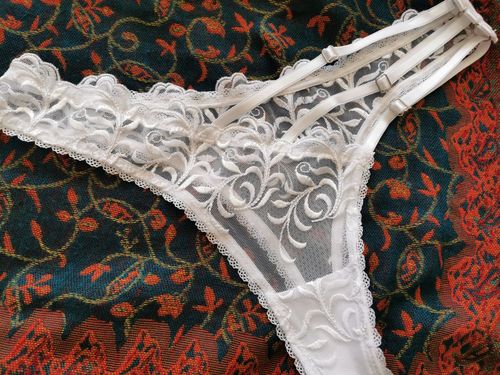 Customer photo review of Maria String