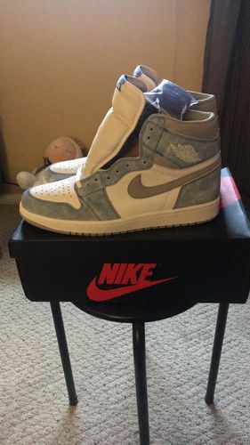 Customer photo review of Air Jordan 1 Retro High OG 'Hyper Royal
