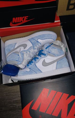 Customer photo review of Air Jordan 1 Retro High OG 'Hyper Royal