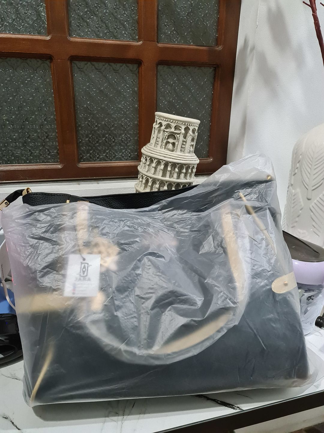 Customer photo review of VENICE LEATHER TOTE BAG