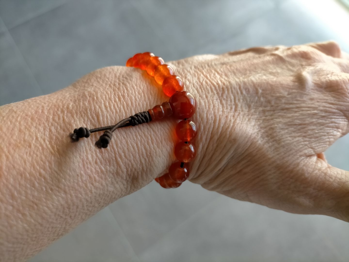 Customer photo review of Bracelet Tibétain | Cornalines Rouges | NEPAL 9mm