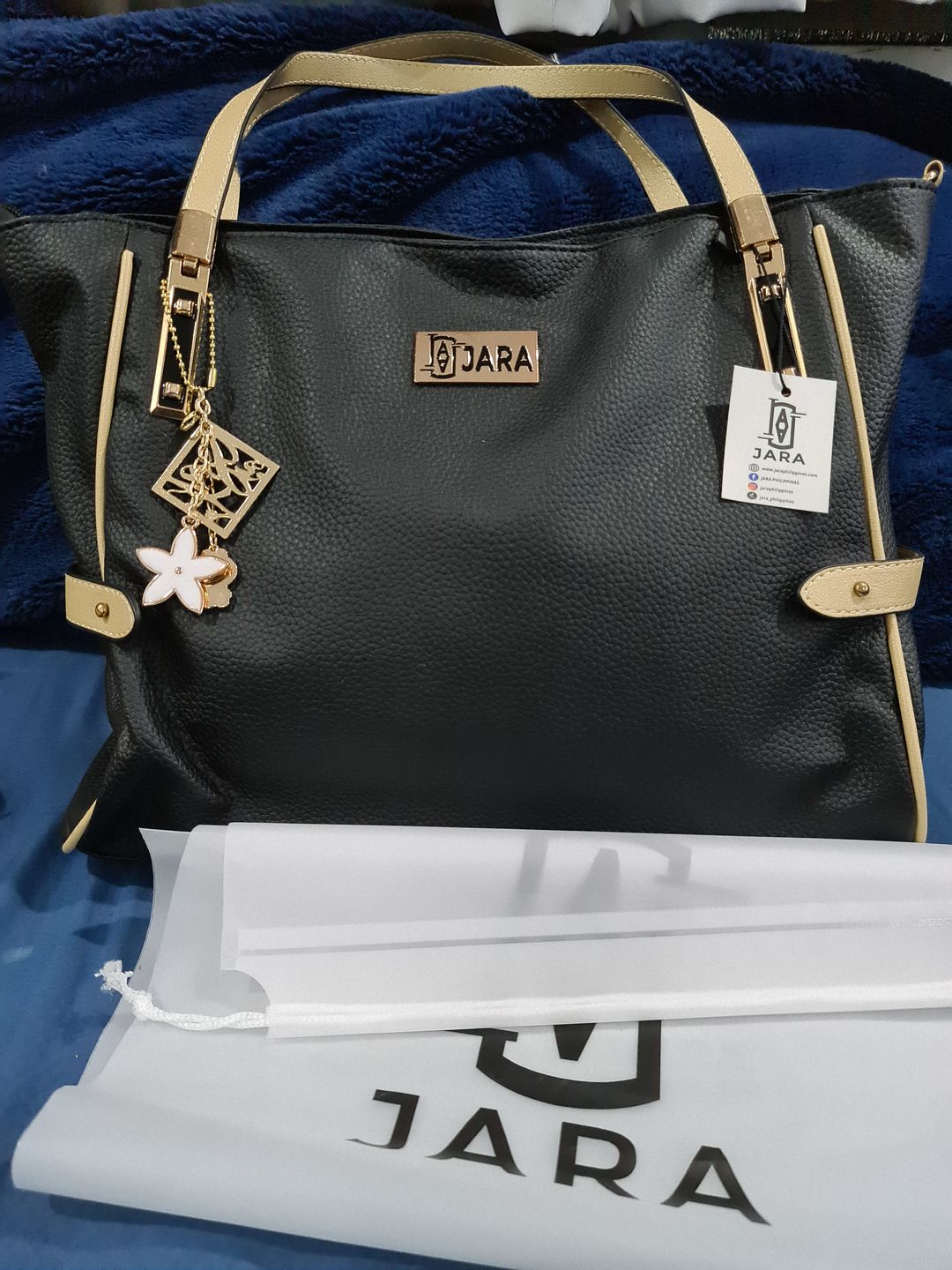 Customer photo review of VENICE LEATHER TOTE BAG
