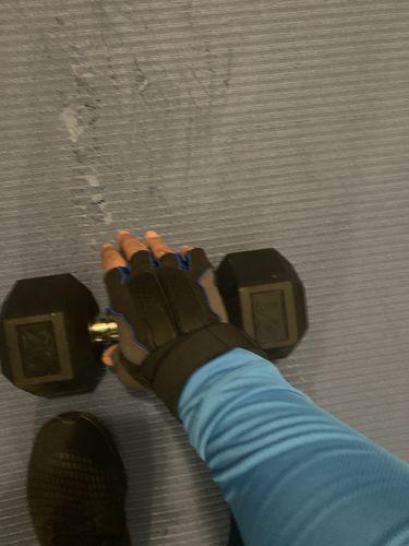 Customer photo review of Unisex Tactical Weight Lifting Gym Gloves