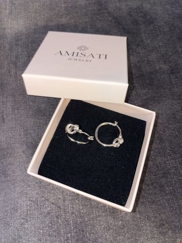 Customer photo review of Knot Ohrringe