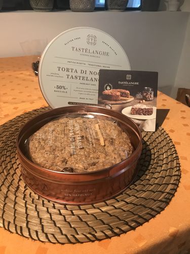 Customer photo review of Torta di Nocciole Tastëlanghe (Box Torta)