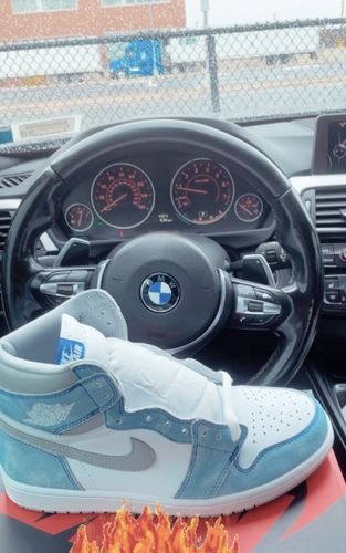 Customer photo review of Air Jordan 1 Retro High OG 'Hyper Royal