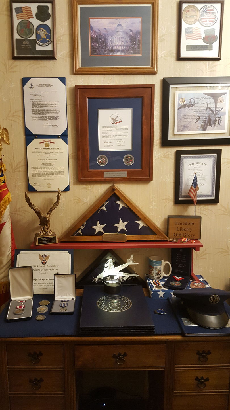 Customer photo review of KC-135 USAF Refueling Plane - 3D Optical Illusion Lamp