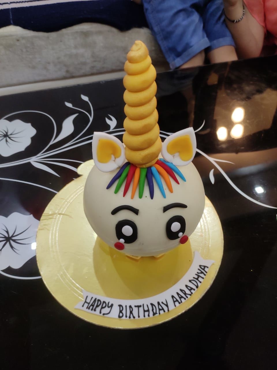 Customer photo review of Unicorn Round Pinata Cake