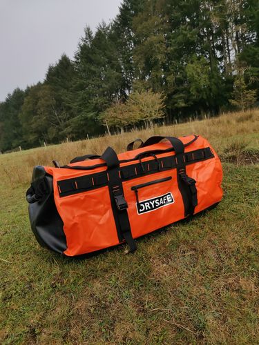 Customer photo review of Bolso Duffel Bag 80 Litros Waterproof - Drysafe - Naranjo