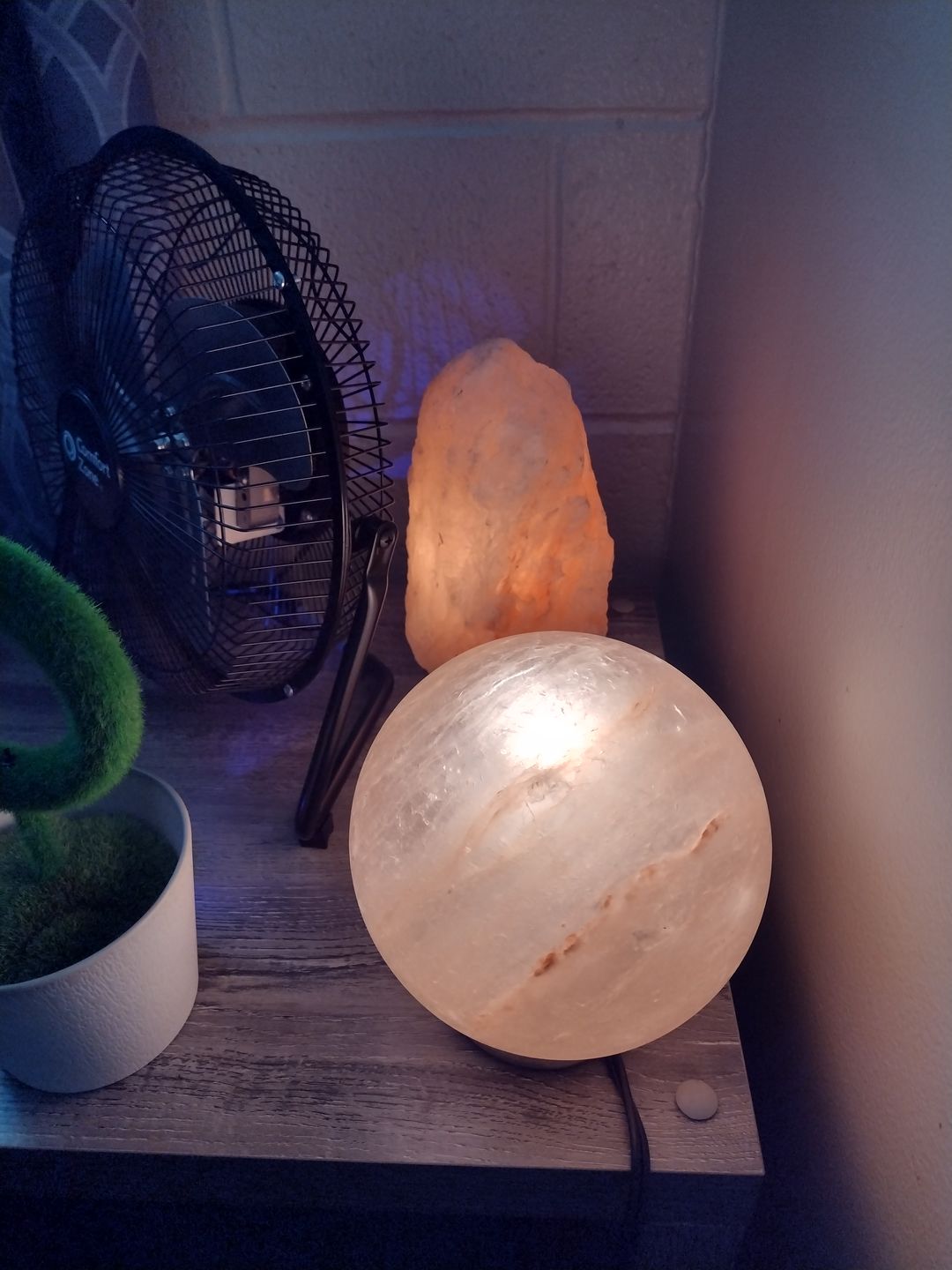 Customer photo review of Replacement Bulb for Himalayan Salt Lamps (15 Watt)