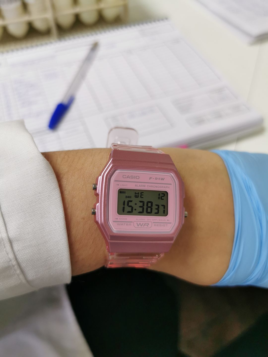 Customer photo review of Reloj Casio Vintage F-91WS-4D Rosado Transparente