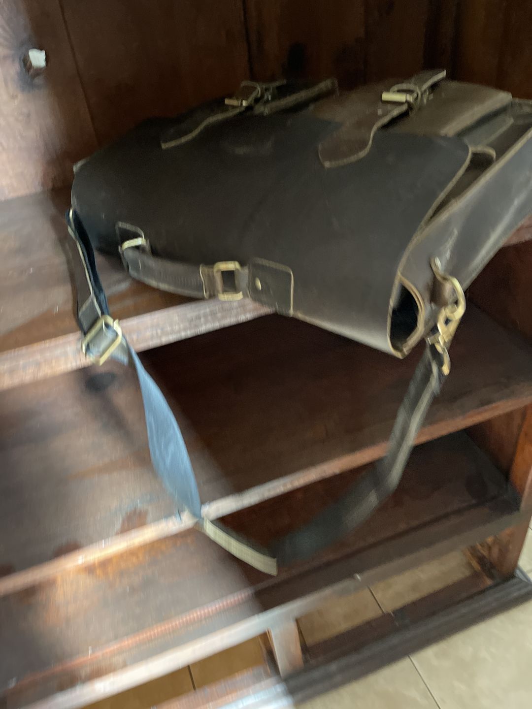 Customer photo review of Retro Buffalo Hunter Leather Laptop Messenger Bag