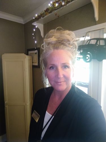 Customer photo review of JuvaBun Messy Bun
