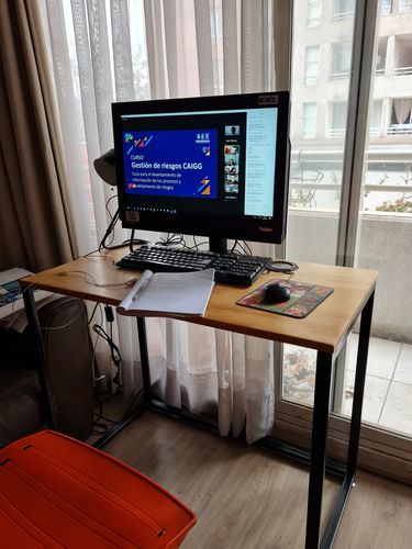 Customer photo review of Escritorio de computador MIMA 90 x 50 Negro