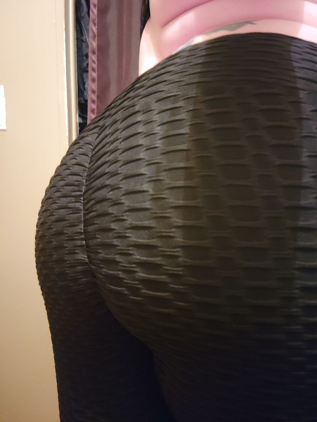 Customer photo review of Anti-Cellulite High Waisted Textured Leggings