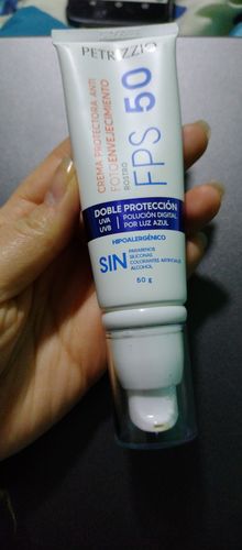 Customer photo review of Petrizzio Crema Doble Proteccción Rostro Fps-50/Luz Azul