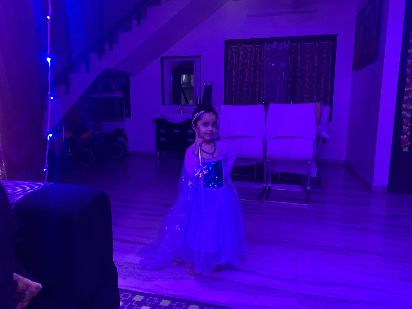 Customer photo review of Frozen Elsa Princess costume with 8 pack accessories