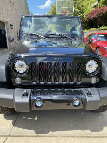 Customer photo review of Clip-in Mesh Grill Inserts- Glossy Black for 07-15 Jeep Wrangler JK/ JKU