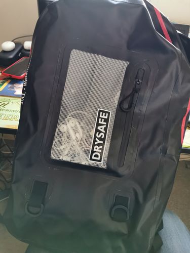 Customer photo review of Mochila Notebook 20 Litros Waterproof - Drysafe - Negro