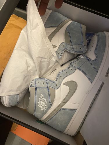 Customer photo review of Air Jordan 1 Retro High OG 'Hyper Royal