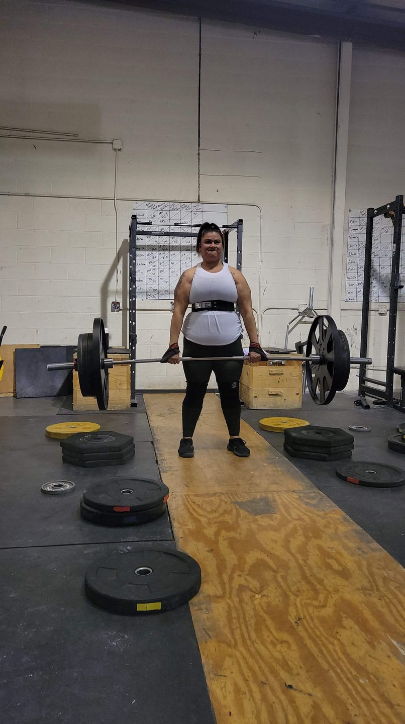 Customer photo review of Strength Shop Thor Knee Sleeves - Double Ply - Black