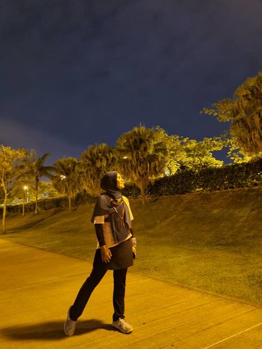 Customer photo review of Hanna Shawl Mesh in Winter