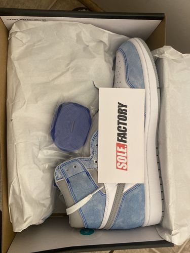 Customer photo review of Air Jordan 1 Retro High OG 'Hyper Royal