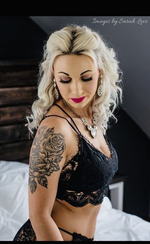 Customer photo review of Full Shine Tape in Hair Extensions Remy Human Hair White Blonde (#1000)