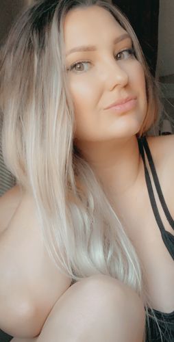 Customer photo review of Full Shine Tape in Hair Extensions 100% Remy Human Hair Balayage Ombre 20 Pieces 50 Grams (1B/18/60)