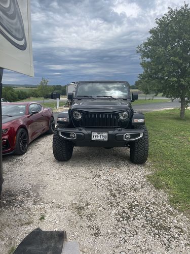 Customer photo review of Vader Grille w/ Mesh - Glossy Black for 18-21 Jeep Wrangler JL & Gladiator JT