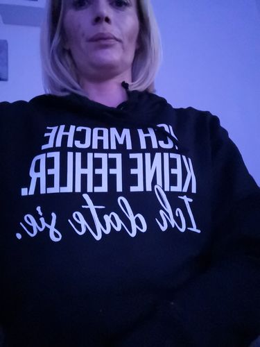 Customer photo review of Ich mache keine Fehler. - Ich date sie.  - Unisex Organic Hoodie