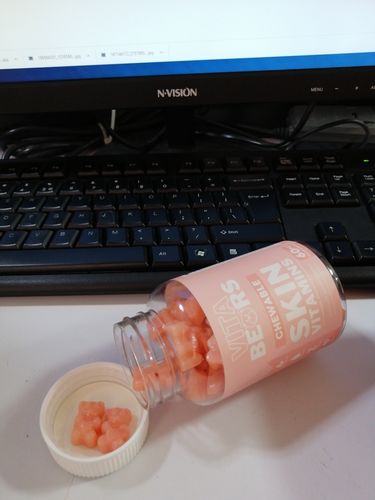 Customer photo review of Skin Vitamin Gummies