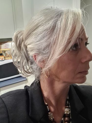 Customer photo review of JuvaBun Messy Bun