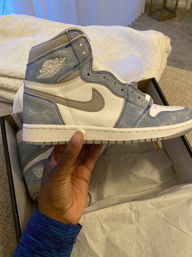 Customer photo review of Air Jordan 1 Retro High OG 'Hyper Royal