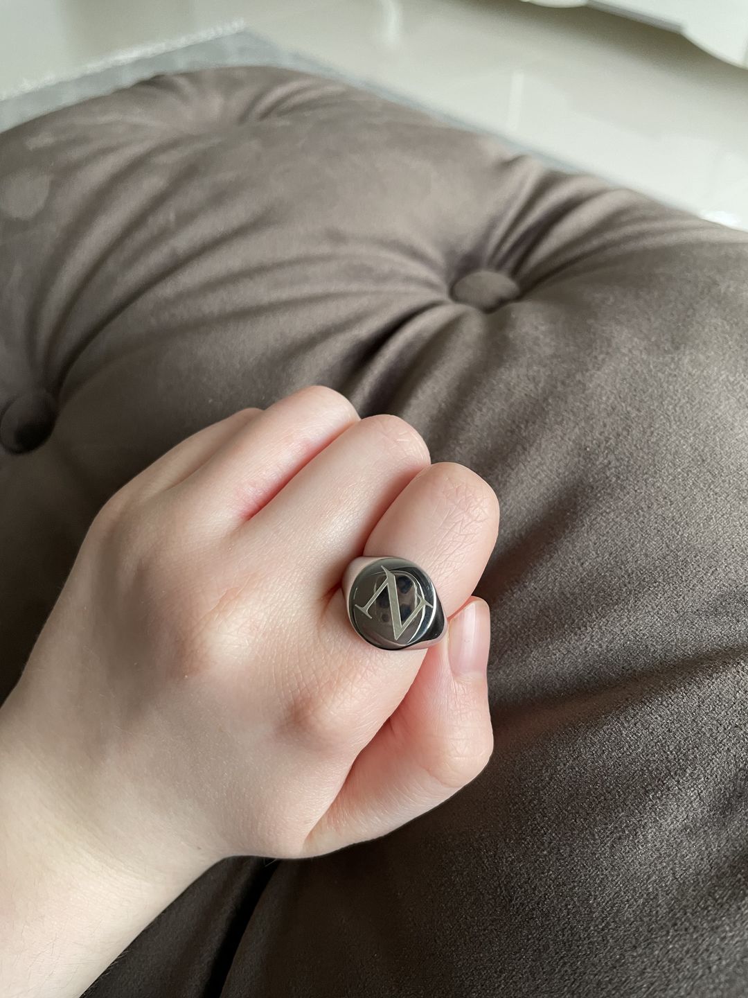 Customer photo review of LOANYA Initialen Ring