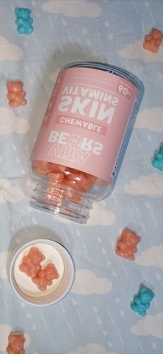 Customer photo review of Skin Vitamin Gummies